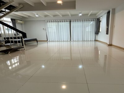 ให้เช่าบ้านเดี่ยวถ.พระราม9ใกล้Thenineมี3นอน2นืำแอร์6เครื่องเช่า30