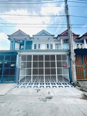 ขายบ้านดีบ้านสวยชลบุรี ขายบ้านทาว์โฮม 2ชั้น ใกล้ตัวเมืองชลบุรีบ้านสวนซอย11