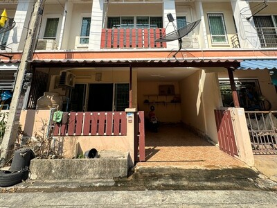 ขายทาวน์เฮ้าส์หมู่บ้านณัฐยาซอย 3 อยู่หน้าค่ายกำแพงเพชรกระทุ่มแบน