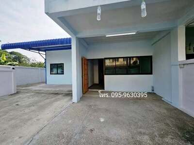 ขาย / ให้เช่า ทาวน์เฮ้าส์ 3 ชั้น (หลังมุม) หมู่บ้านสินทวี แกรนด์ว