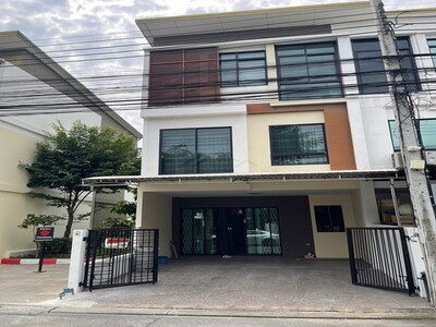ขายทาวน์โฮม 3 ชั้น หลังริม หน้าสวน 3 นอน โครงการซิกเนเจอร์ วิภาวด