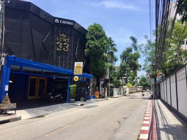 ขายที่ดินพร้อมสิ่งปลูกสร้าง สุขุมวิท 33 เนื้อที่ดิน 308 ตารางวา   กว้างประมาณ 24*52 เมตร