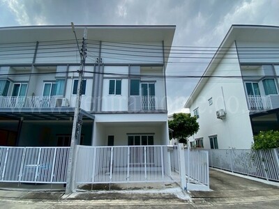 ให้เช่า ทาวน์เฮ้าส์ เดอะ มิราเคิล เพชรเกษม 63 บ้านใหม่ พร้อมอยู่