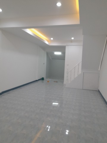 ขายบ้าน ทาวเฮาส์ 2 ชั้น 16 ตรว. 2 นอน renovate ใหม่ ในโครงการบ้านบัวทอง