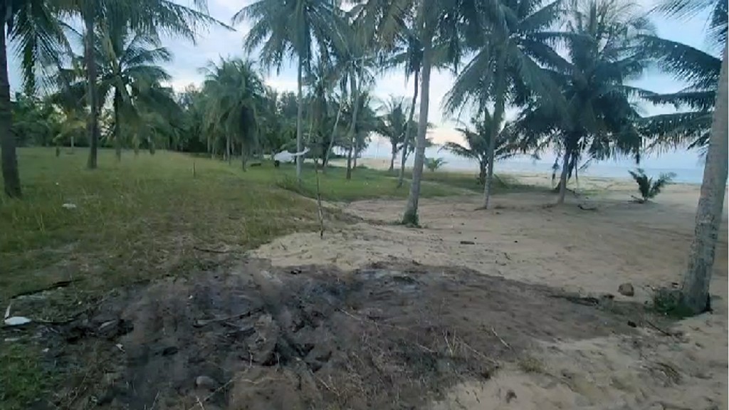 ขายที่ดินติดทะเลหาดละเเม หน้าติดทะเลหลังติดถนน วิวสวยทำเลดี เดินทางสะดวก เพียงไร่ละ 3.5 ล้าน