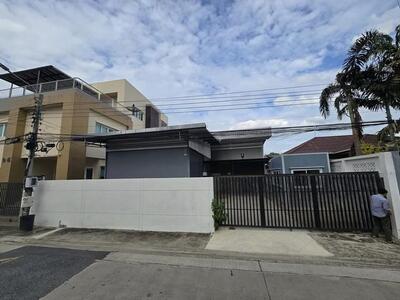 ให้เช่าโกดัง236ตร.ม.ซอยเทิดราชัน21ถนนในซอยกว้างใกล้สนามบินดอนเมือ