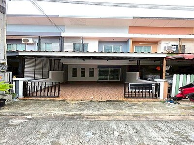 ขายทาวน์เฮ้าส์พานทองชลบุรี  หมู่บ้านสิรัชชาธานี