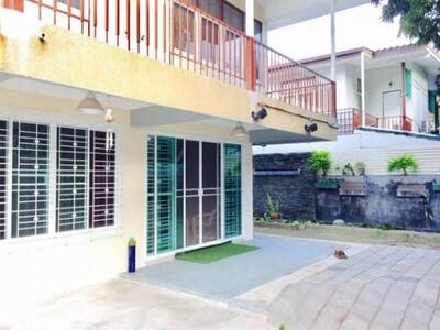 ให้เช่าบ้านเดี่ยว 2 ชั้น หมู่บ้าน ต.รวมโชค ย่านโชคชัย 4 เหมาะพักอ