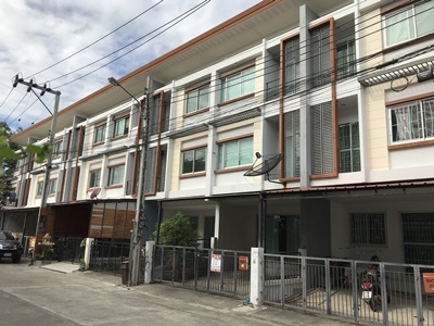  ทาวน์โฮม 3 ชั้น โครงการแกรนด์ดิตี้ สุวรรณภูมิ เขตลาดกระบัง 18.1 