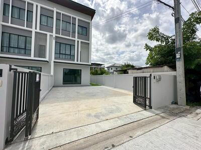 ให้เช่าโฮมออฟฟิศ สตรีวิทยา โชคชัย 4  จดทะเบียนบริษัทได้