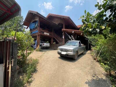 ขายบ้านครึ่งตึกครึ่งไม้   ถนนสายแจ้ห่ม-บ้านสบเมย  อำเภอแจ้ห่ม   ล