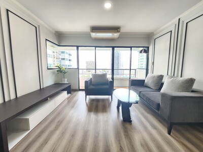 Condo for rent 2 bedrooms at Sathorn Gardens near BTS and MRT