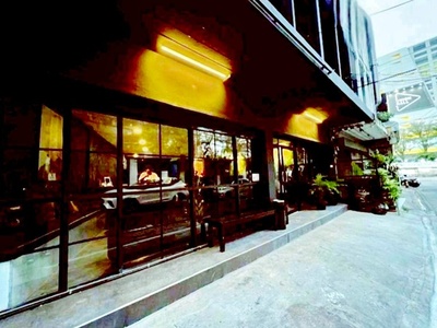 โชว์รูม อาคาร 3 ชั้น MRT พหลโยธิน 150 ม. คาเฟ่ คลินิก 7 นอน 5 น้ำ