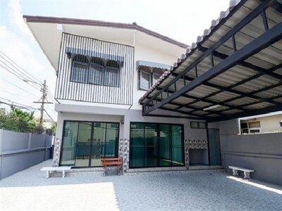 ให้เช่าบ้านเดี่ยว 2 ชั้น 60 ตรว. 3 นอน 5 ที่จอดรถ โชคชัย4 ซอย 76