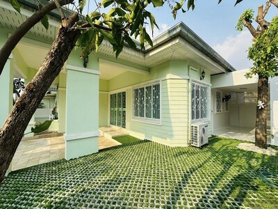 บ้านว่าง บ้านเดี่ยวหลังมุมในโครงการหมู่บ้าน   เครื่องใช้ไฟฟ้าครบ