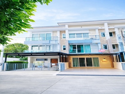  ทาวน์โฮม 3ชั้น 3นอน เลียบด่วนเอกม CDC500ม. 27 ตร.ว. ถ.ลาดพร้าว87