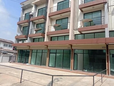 ให้เช่าทาวน์โฮม3.5ชั้นห้องมุม281ตร.ม.ย่านรามอินทราFashion Island 