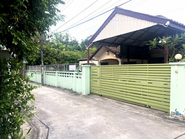 เช่าบ้าน 2 ชั้น  ลาดพร้าว 64 แยก 7 พื้นที่ 107 ตร.ว 5 ห้องนอน 4 ห้องน้ำ  ร่มรื่น ทำเลดี