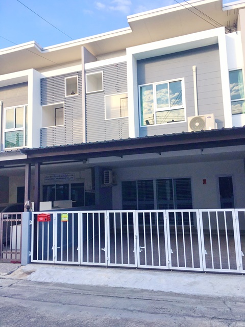 ออฟฟิต 2จอดรถ  22ตรวม. บูรพา ให้เช่าทาวน์เฮ้าส์ หนองมน 2ชั้น 3นอน 3น้ำ 3แอร์ 180ตรม. สุขุมวิท