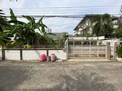ขายบ้านเดี่ยว บ้านเดี่ยว 3 ชั้น อินทามระ 37 