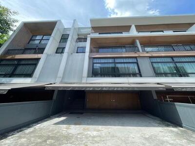 ให้เช่าทาวน์โฮม 3.5 ชั้น Arden ลาดพร้าว 71 ใกล้โรงเรียนสตรีวิทยา  ให้เช่าทาวน์โฮม 3.5 ชั้น Arden ลาดพร้าว 71 ใกล้โรงเรียนสตรีวิทยา