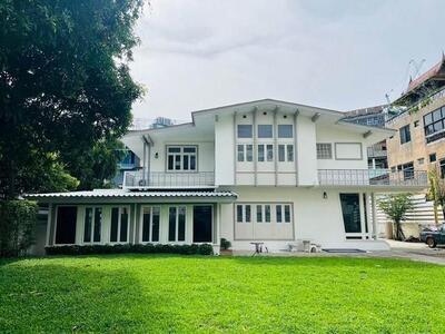 ให้เช่าบ้านเดี่ยว2ชั้นย่านเอกมัยพระโขนง ซอยสุขุมวิท44 ให้เช่าบ้านเดี่ยว2ชั้นย่านเอกมัยพระโขนง ซอยสุขุมวิท44