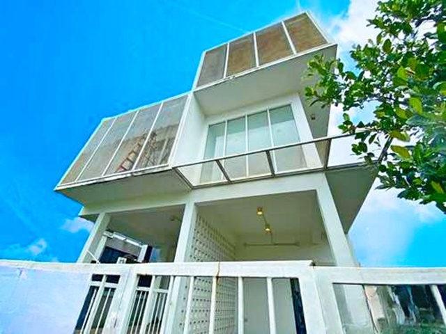 สนามบิน ให้เช่า มอเตอร์เวย์ ร่มเกล้า 6น้ำ สุวรรณภูมิ 6นอน โฮมออฟฟิศ 3ชั้น  ระเบียงดาดฟ้า 59 ตรว. 420 ตรม. ARL ลาดกระบัง 