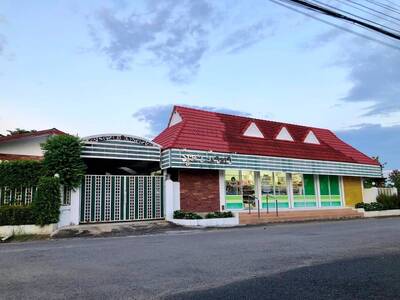 ขายบ้านพร้อมกิจการขายอุปกรณ์ตัดเย็บ ทำเลดี ใกล้บ้านดอนหลวง ชุมชน