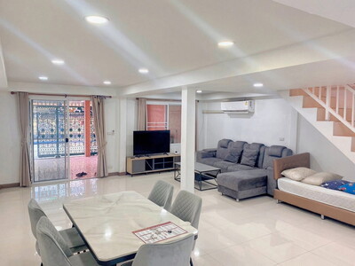 บ้านให้เช่า2ชั้นห้วยขวาง  รีโนเวทใหม่ 3ห้อง2ห้องน้ำ