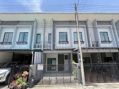 ทาวน์เฮ้าส์ บริทาเนีย วงแหวน - จตุโชติ ราคาถูก ซื้อมาไม่เคยอยู่