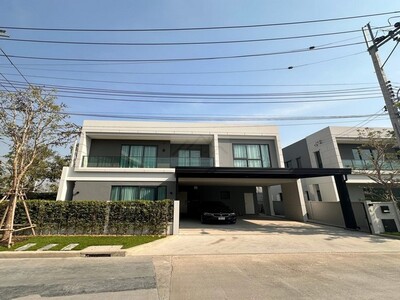 ให้เช่บ้านเดี่ยว 74.4 ตรว 4 ห้องนอน Centro บางนา เฟส 1 หน้าสวน วิ