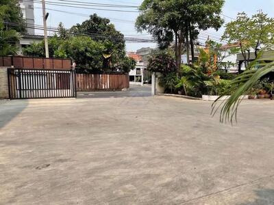 ให้เช่าที่ดิน 70 ตรว. ซอยเอกมัย 12 (สุขุมวิท 63) เหมาะทำคลีนิค