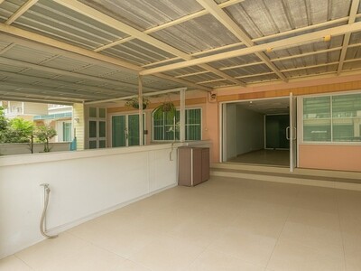 ขายทาวน์โฮม 3 ชั้น มบ.พาร์คแกลเลอรี่ วัชรพล ขนาด 24.4  ตรว. 