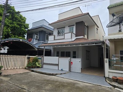 ขายถูกบ้านเดี่ยว 2 ชั้น มบ. บ้านพล วัชรพล   ขนาด 30 ตรว.  4 นอน 3