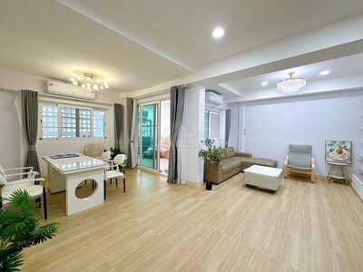 ให้เช่าทาวน์โฮม 2 ชั้น 28 ตรว. 5 ห้องนอน ซอยรัชดา18 ใกล้ MRT ห้วย