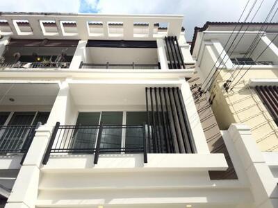 ให้เช่าทาวน์โฮม 3 ชั้น บ้านกลางเมือง ลาดปลาเค้า 79