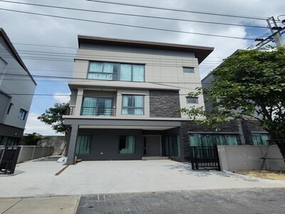 ให้เช่าบ้าน3ชั้น ใกล้รร.นานาชาติเวลลิงตันบ้านกลางเมือง THE EDITIO