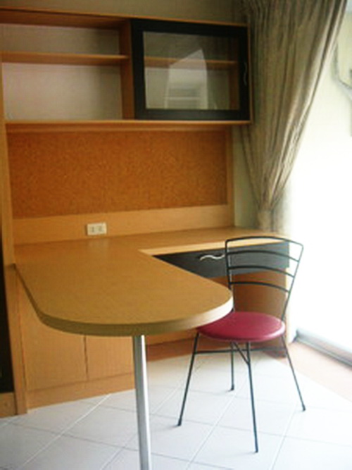 ขายหรือให้เช่าห้องสวยในลิพวิ่งเพลสคอนโด ปากซอยลาดพร้าว 140 ติดสถานีบางกะปิ พิเศษ ลดเหลือเพียงเดือนละ4,800บาทเท่านั้น