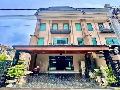 ขายโฮมออฟฟิศ 3 ชั้น 200 ตร.ม. ดิไอเฟล รามคำแหง- กรุงเทพกรีฑา