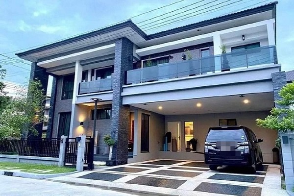 ให้เช่าบ้านเดี่ยวหรู 2ชั้นเนื้อที่ 107 วา5นอน 7น้ำ  ถนนพัฒนาการ-อ่อนนุช ตัดใหม่ ราคาเช่า 300,000 บ/ด