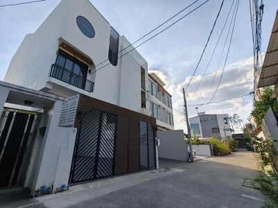 ขายทาวน์เฮ้าส์ ประดิษฐ์มนูธรรม 10 
