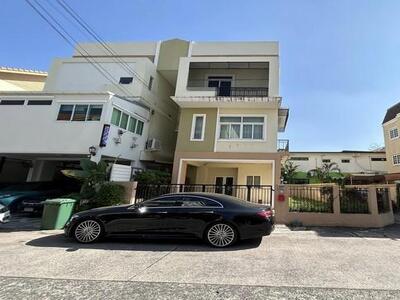 ให้เช่าทาวน์โฮม 3 ชั้น หมู่บ้านลภาวัน17 บางรักน้อย เมืองนนทบุรี 