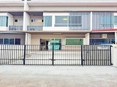 ทาวน์โฮม 2ชั้น  2 นอน สตรีทมาร์เก็ต800ม. ดูโฮม ประชาอุทิศ90 1กม. 