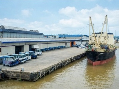 ท่าเทียบเรือ ให้เช่าโกดัง 1,000 ตร.ม.ติดแม่น้ำถ.สุขุมวิท ปู่เจ้า 