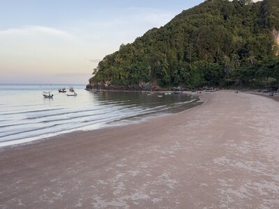 เดือนความรักหาทรัพย์สวย  ที่ดินติดถนนหลวงใกล้หาดบางเบิด ไร่ 8แสน
