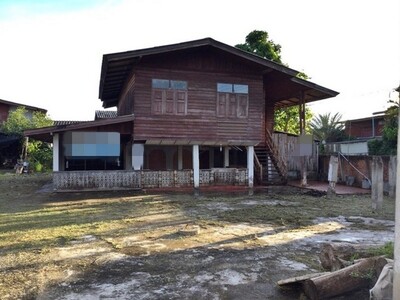 ขายบ้านครึ่งตึกครึ่งไม้  ซอยนาคต 2 ถนนบ้านนาปู่ย่า-ป่าตัน  อำเภอแ