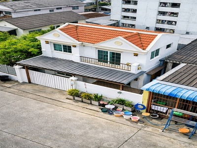 บ้าน 4 นอน 2 น้ำ 50ตร.ว MRT บางกะปิ 800 ม. บิ๊กซี ลาดพร้าว 900 ม.