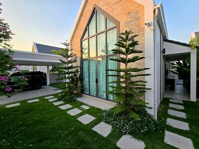 ขาย บ้านเดี่ยวพร้อมสระว่ายน้ำส่วนตัว ทำเลติดถนนหลักใกล้สวนสาธารณ