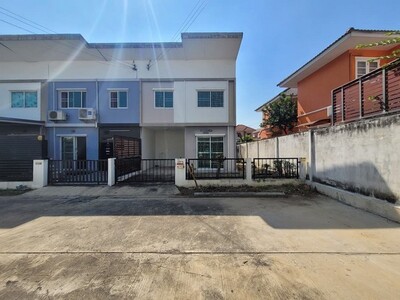 ขายทาวน์เฮ้าส์  หมู่บ้านไลโอ บริสซ์ กาญจนาภิเษก-ชัยพฤกษ์