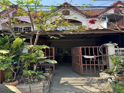 เดินทางสะดวก ! ขายทาวน์เฮาส์2 ชั้น  17 ตารางวา  ใกล้สนามบินสุวรรณ